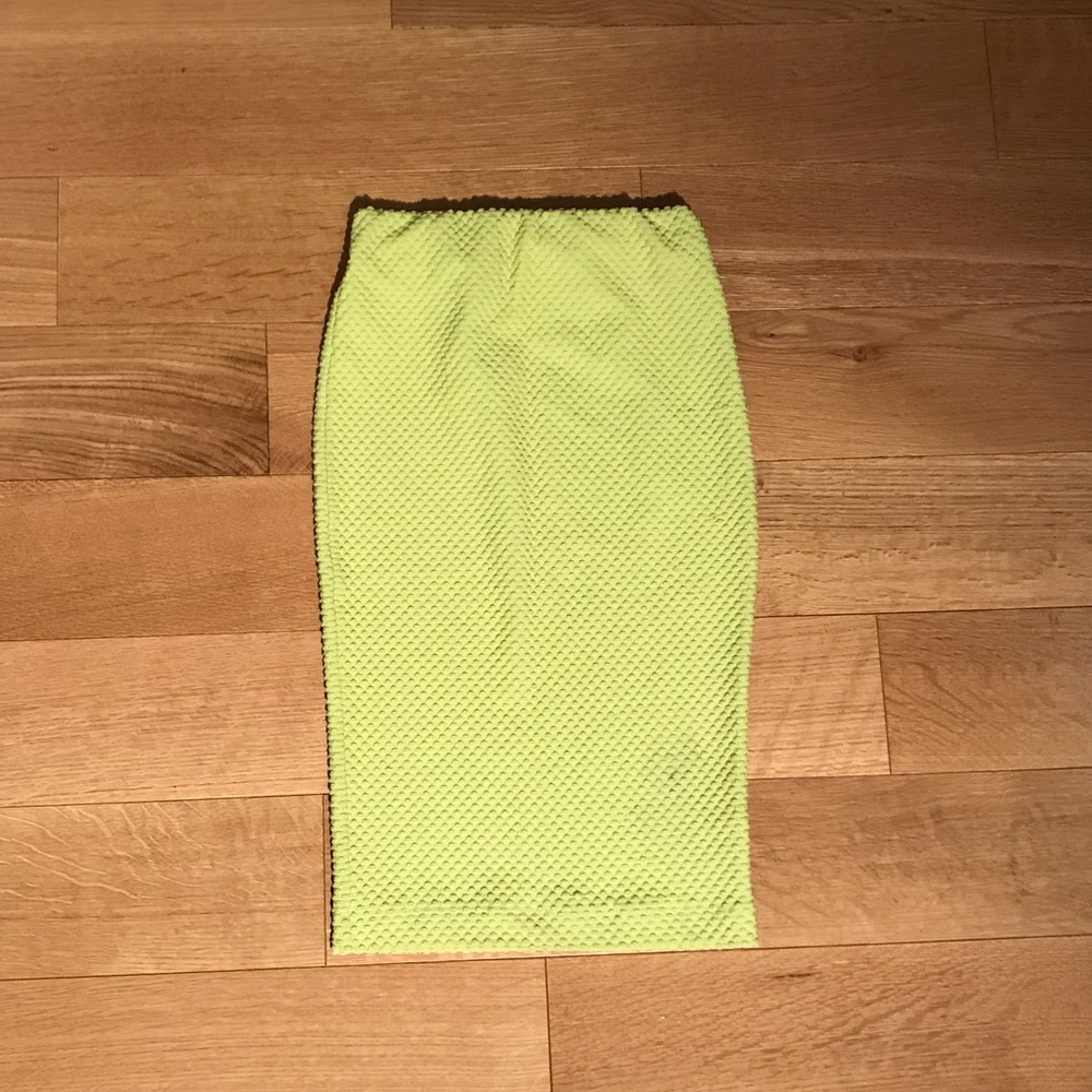 Textured pencil skirt